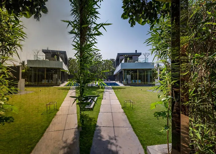 Saffronstays Glasshouse 91 - 4Br Luxury Villa With Pool, Art Installations, Lawns & Outdoor Dining Alibag